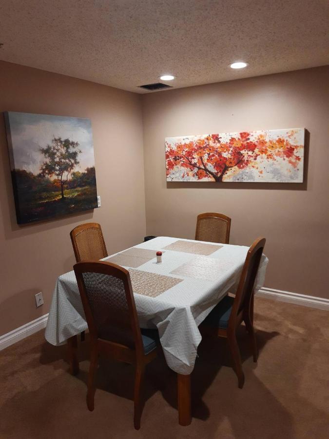 Cozy Home With Comfortable Beds And Fully Equipped Kitchen 15 Mins Drive From Airport, Downtown, Sait And U Of C And 80 Min Drive To Banff YYC Esterno foto
